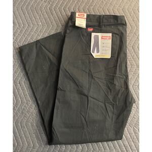 NWT Wrangler Men's Workwear Relaxed Fit Black Work Pant - 44x32